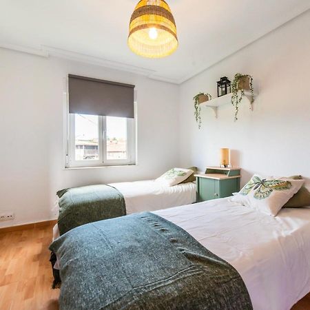 Casa Lopez Bed and Breakfast Avilés Exteriör bild